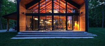 Black Oak Lodge: A Private Lakeside Retreat