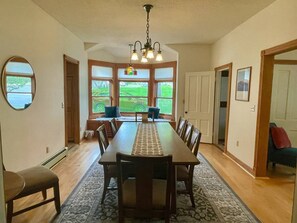 Interior - Comfy, Charming 4-Bedroom Victorian Home in Central Helena - Vacation or Work (Helena)