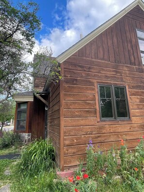 Exterior - Comfy, Charming 4-Bedroom Victorian Home in Central Helena - Vacation or Work (Helena)