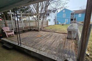 Terrace/patio - Edward Menchey House (Gettysburg)