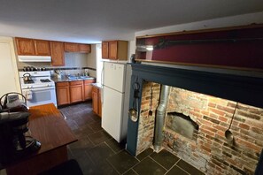 Fridge, microwave, oven, stovetop - Edward Menchey House (Gettysburg)