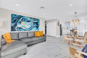 Smart TV, fireplace