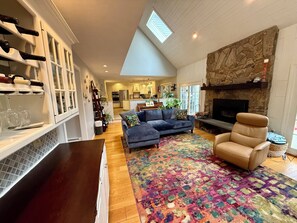 Smart-TV, peis, videospill og bøker