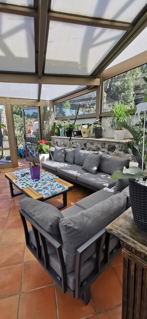 TV, books, stereo - Tenerife finca vacation, guest house, sun terrace, heated pool, garden (Icod de los Vinos)