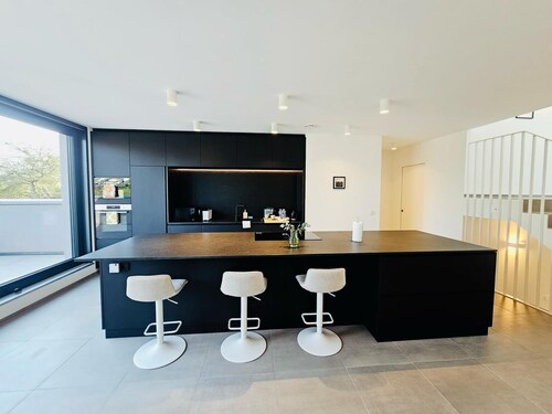 Spacious 3 bedroom large terrace&parking