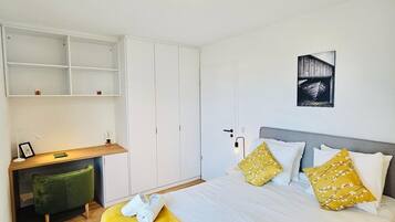 3 bedrooms, iron/ironing board, free WiFi