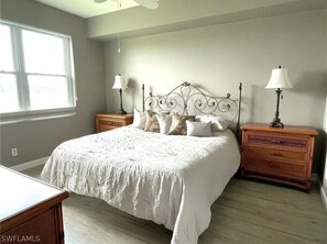 2 habitaciones, escritorio, tabla de planchar con plancha y wifi 