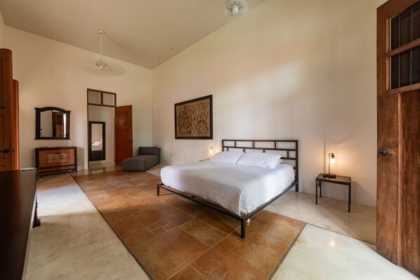 3 slaapkamers, een bureau, een strijkplank/strijkijzer, wifi