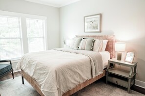 2 soverom, strykejern/-brett, wi-fi og sengetøy