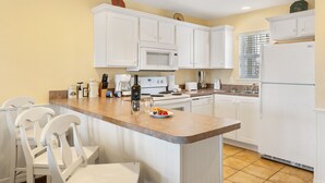 Coffee/tea maker, fridge, microwave, oven - Expansive Lake-Access Condo with Tranquil Views, Community Pool, Mini Golf & Free Daily Tickets (Kimberling City)