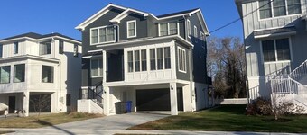 Mrs. Third Avenue. Beautiful home close to beach and shops.