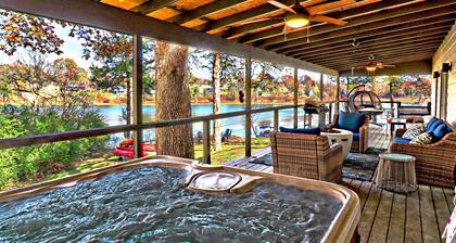 Charming Lakefront Home~Hot Tub~Firepit~Lg Covered Deck