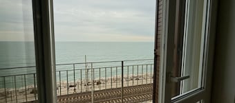 PP01 - Porto Potenza, new sea front apartment with panoramic terrace