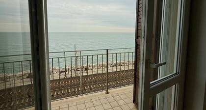 PP01 - Porto Potenza, new sea front apartment with panoramic terrace