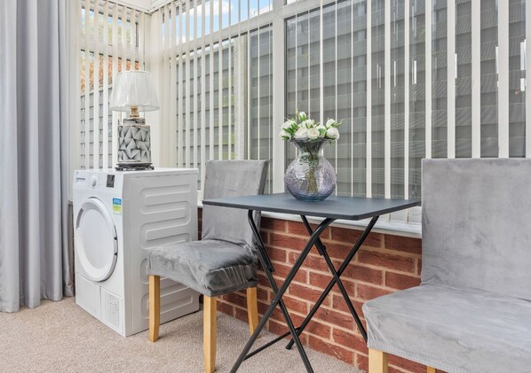 Interior - 2 Bedrooms - 3 Beds - Quiet Retreat - Parking (Stafford)