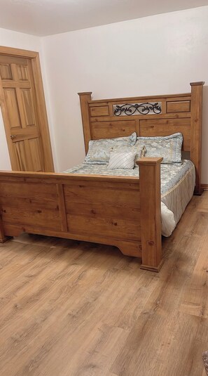 5 bedrooms, iron/ironing board, free WiFi