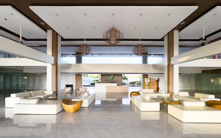 Lobby. Modern Studio Poolside Balcony Near Mactan Airport