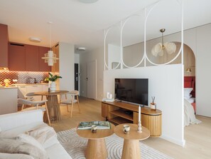 Tabla de planchar con plancha, wifi y ropa de cama 
