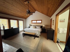5 bedrooms, iron/ironing board, free WiFi, bed sheets