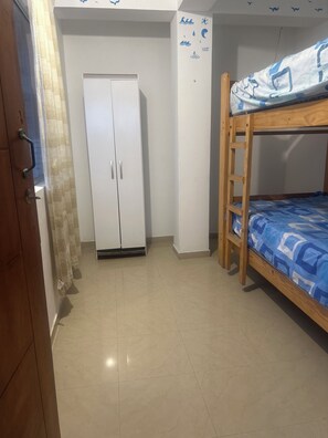 3 bedrooms, free WiFi, bed sheets