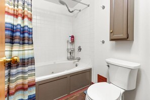 Secador de pelo, toallas