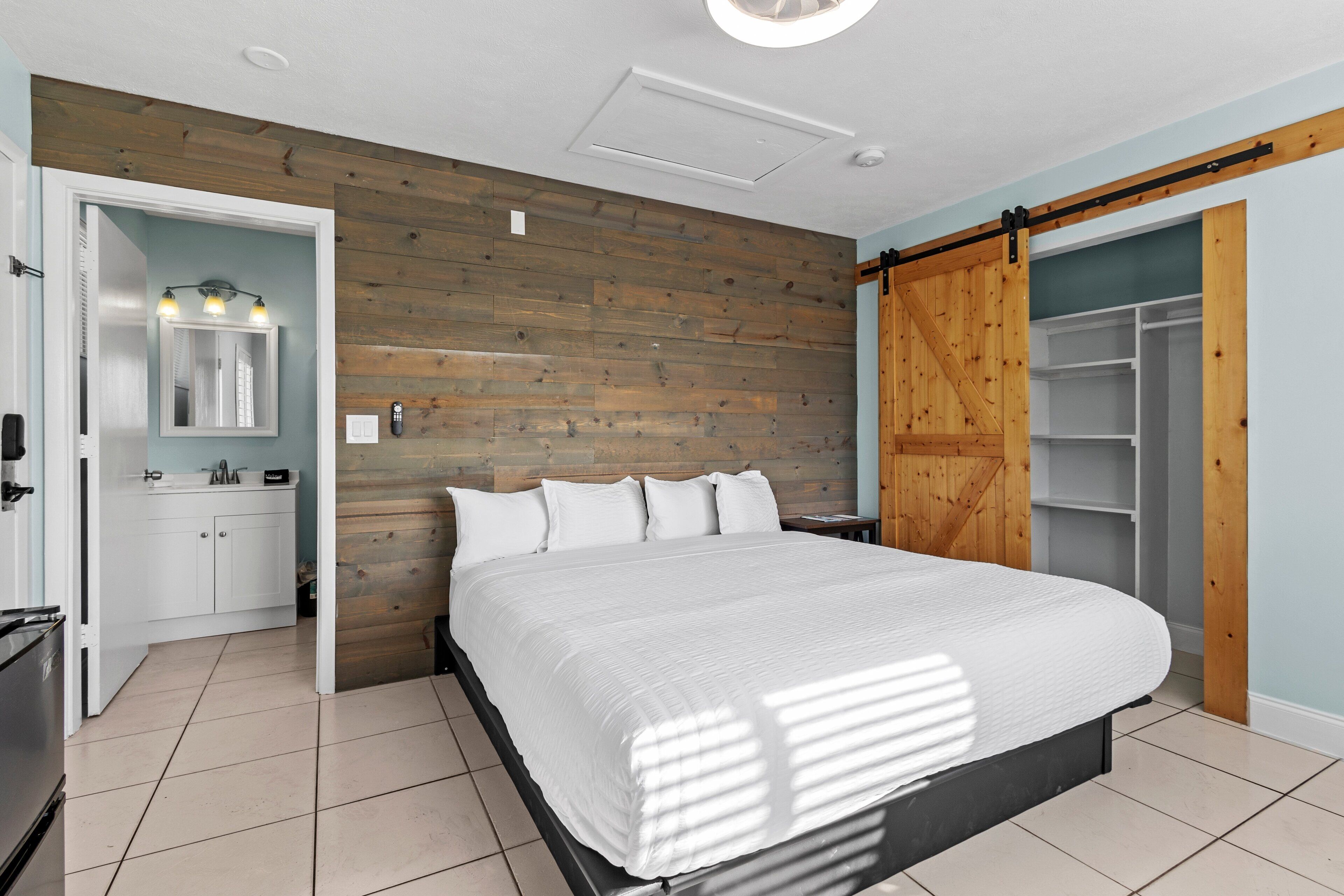 免费 WiFi、床单