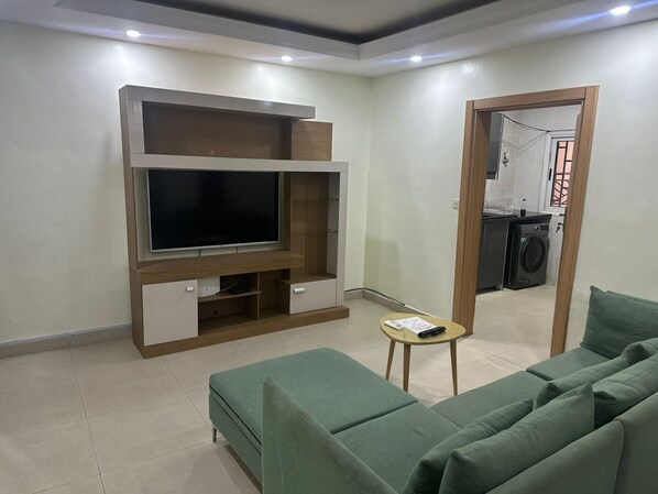 Living area - Zen 2BR in Labone, WiFi/DSTV (Accra)