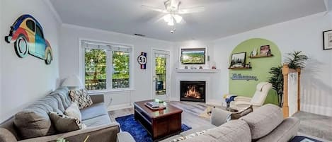 Smart TV, fireplace