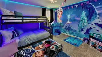 9 habitaciones, tabla de planchar con plancha y cuna de viaje