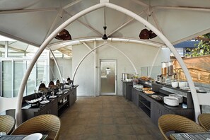 Outdoor dining - 4-bedroom klub Klass villa by maxxvalue in gorgeous Lonavala (Lonavala)