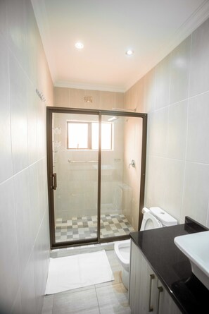 Luxury Double Room, Courtyard View | Bathroom
