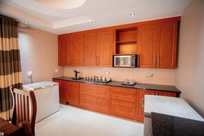 朝食 (イングリッシュ ブレックファスト)、毎日提供 (有料)