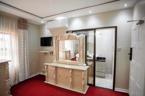 Kamar Double Mewah, pemandangan halaman | Setrika/meja setrika dan Wi-Fi gratis