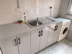 Interior - Cozy 2BR at Labone, Wi-Fi/DSTV (Accra)