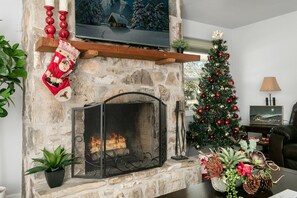 Interior - Karen's Kottage | 3/2, Hot Tub, Fireplace, Fire-pit & Grill, Man Cave w/ Games + Bar (Fredericksburg)