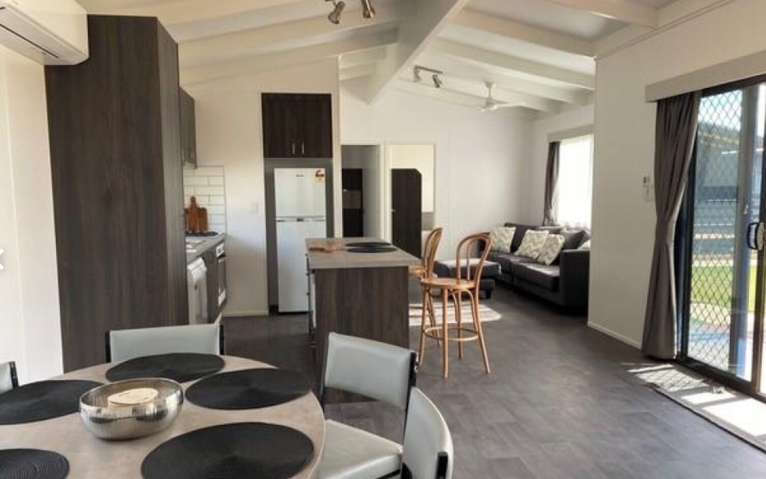 Familien-Ferienhütte, 3 Schlafzimmer, Küche, Blick auf den Innenhof | Innenbereich