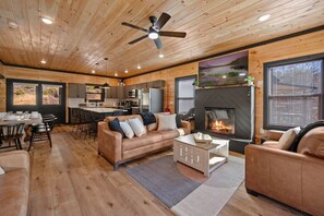 Televisor intel·ligent, llar de foc, videojocs i futbolí 