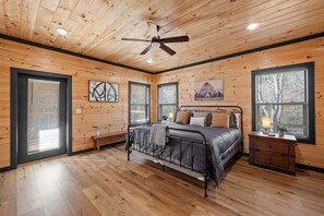 5 dormitoris, escriptori i planxa i posts de planxar 