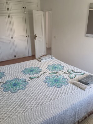 Apartment, Smoking