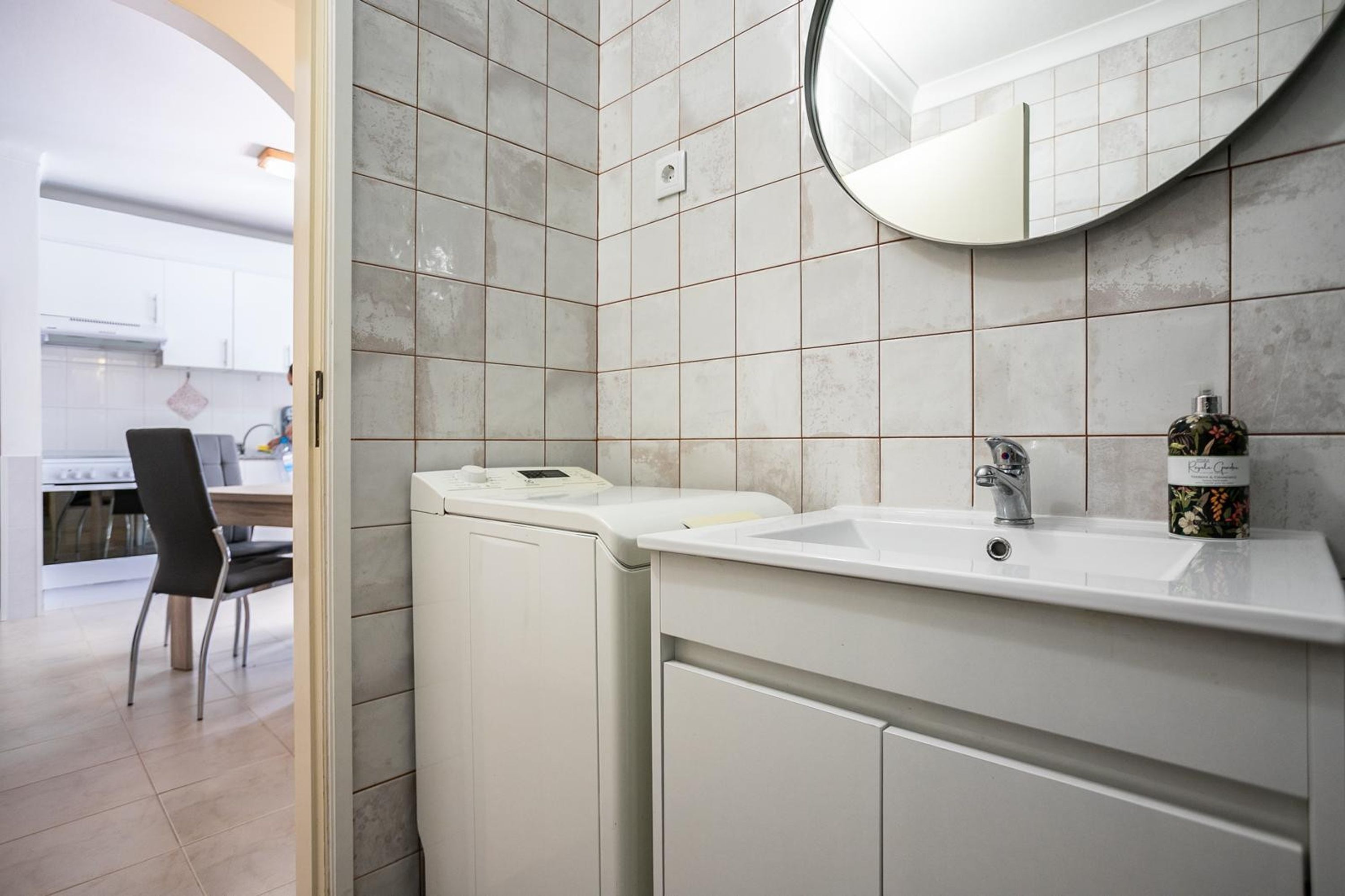 อพาร์ทเมนท์, สูบบุหรี่ได้ | 1 ห้องนอน