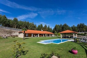 Villa | 4 bedrooms - Luxury Villa Private Pool (Celorico de Basto)
