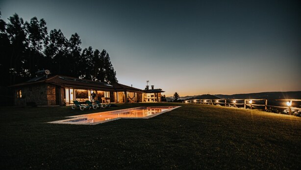 A house with a swimming pool, surrounded by a well-maintained lawn and trees. - Luxury Villa Private Pool Belle Poque (Celorico de Basto)