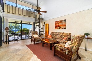Smart TV, books - 🏖️2 Bedrooms + Loft | Sleeps 6 | Ocean & Golf Views | Lanai (Kailua Kona)