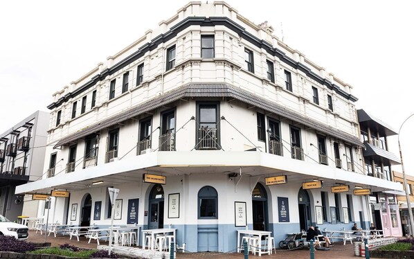 Front of property - Grand Hotel Kiama (Kiama)