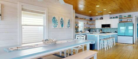 Kühlschrank, Mikrowelle, Geschirrspüler