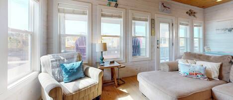 Een televisie en een tafeltennistafel