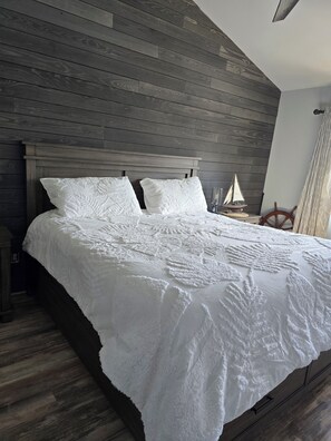 4 bedrooms, desk, iron/ironing board, travel cot - Coan River Waterfront Property (Lottsburg)