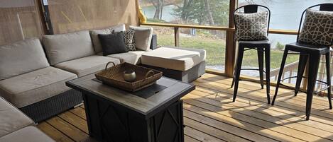 Una Smart TV, una chimenea