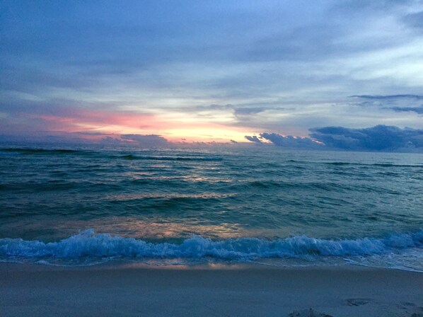 Beach nearby - The Allure | Stylish 2BR Retreat w/ Beach Access, Pools & Prime Location Near Pier Park (Panama City Beach)