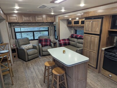 Large + comfortable 2018 Trailer near Kootenay Lake